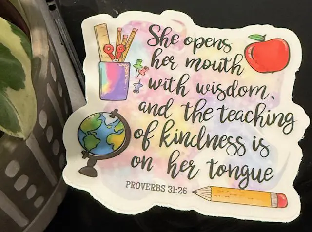 A sticker with the words proverbs 3 1 : 2 5 on it.
